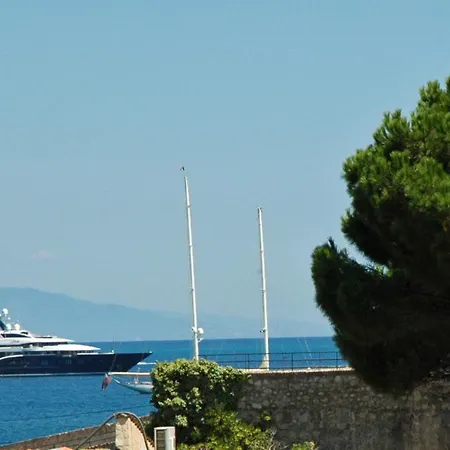 Apartamento Large Apartment In Antibes Close To The Beach With Terraces And Sea View By Weekome *